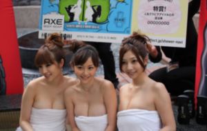 跑车比赛快活女