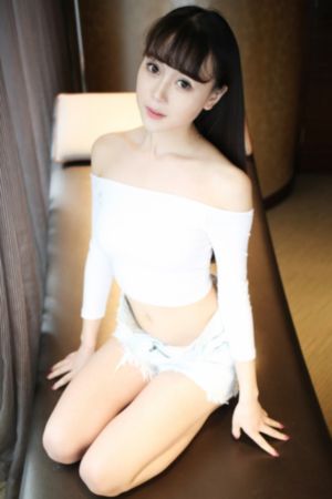 扒开少妇洁白大腿挺进公交车
