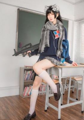 裙子下的怪兽